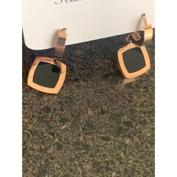 Fashion titanium steel roman numerals geometric square earrings - Picture 3 of 10